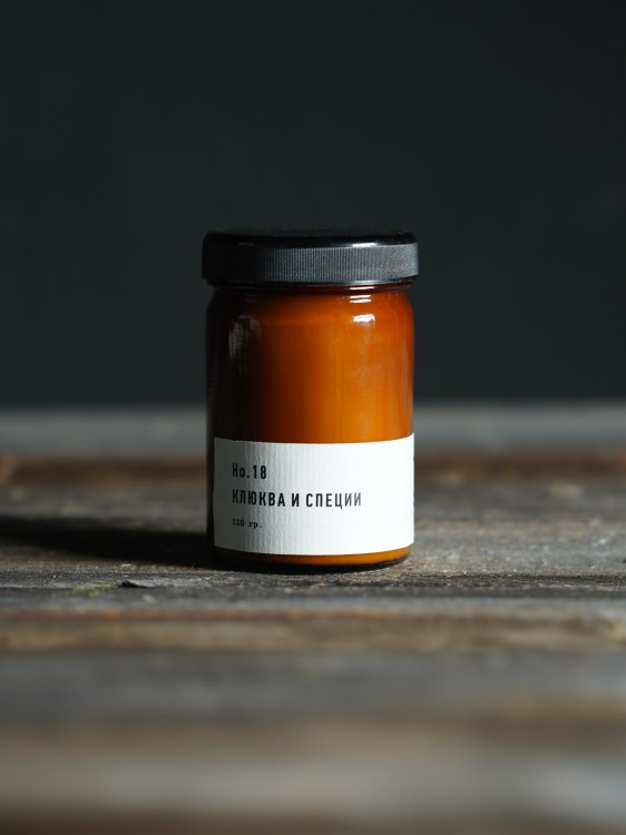 Свеча «Клюква и специи» с нотками имбиря и корицы &mdash; Городской букет