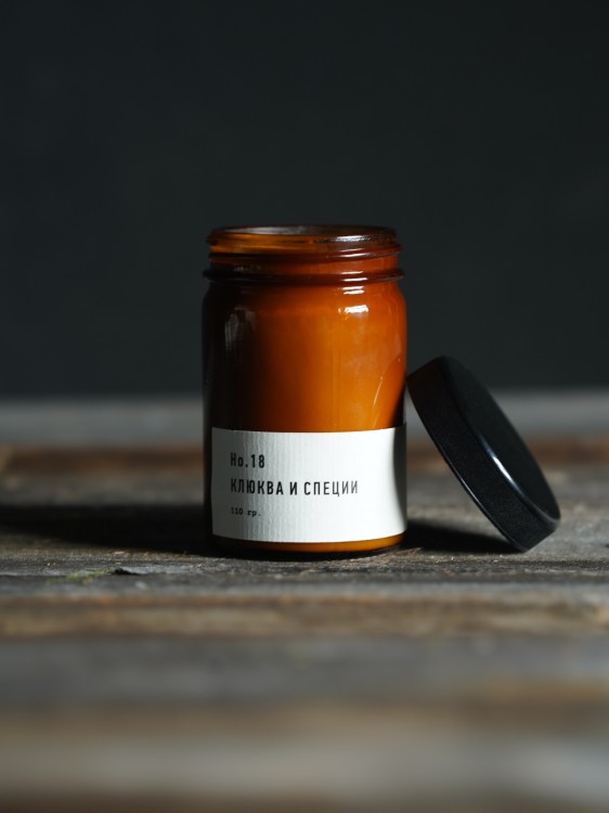 Свеча «Клюква и специи» с нотками имбиря и корицы &mdash; Городской букет