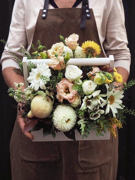 Цветочный ящик «Луи» с белой тыковкой &mdash; Городской букет