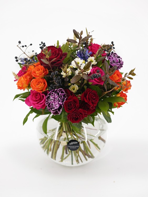 Букет «Вин-Вин» с пестрой гвоздикой и гиацинтами &mdash; Городской букет