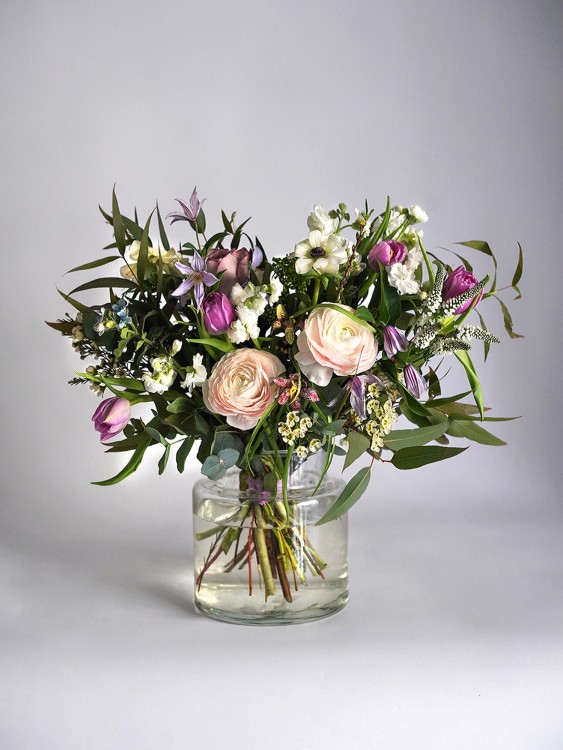 Нежно-сиреневый букет «Весенний поцелуй» &mdash; Городской букет