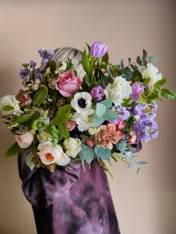 Сказочный сиреневый букет «Принцесса Фиалка» &mdash; Городской букет