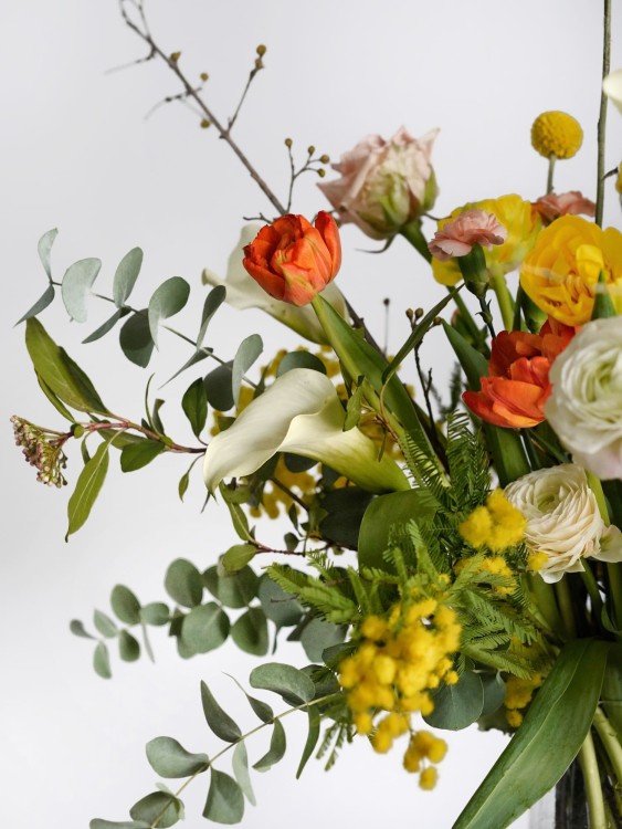 Лучезарный букет «Даная» с солнечными цветами &mdash; Городской букет