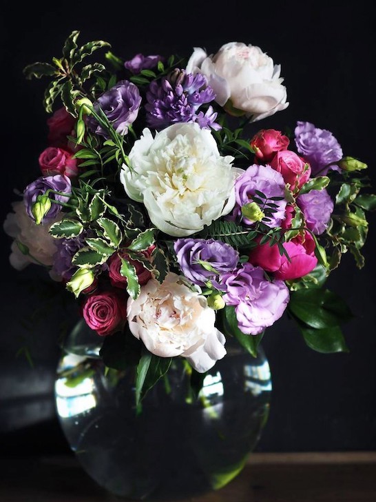 Букет «Лейви» с пионами и эустомой, от 4800 руб. &mdash; Городской букет