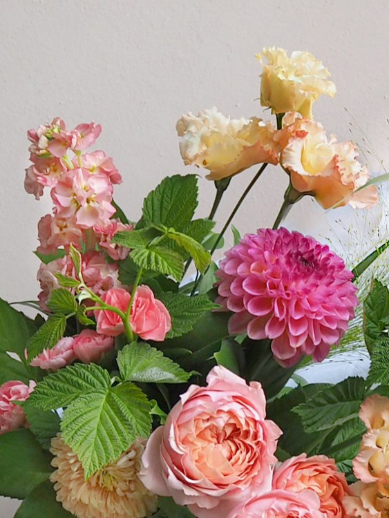 Букет в розово-персиковой гамме &mdash; Городской букет