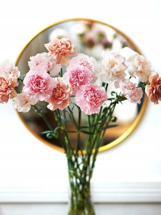 Нежное ассорти букетных гвоздик нежно-розовых оттенков, от 25 шт &mdash; Городской букет