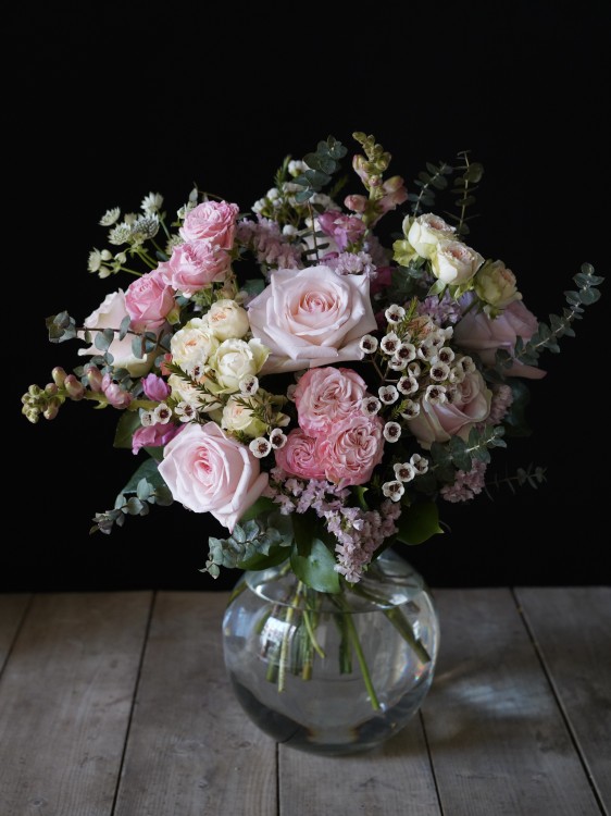 Букет «Акварельная Лу» из нежных роз &mdash; Городской букет