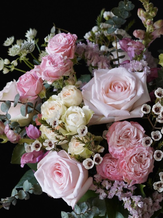 Букет «Акварельная Лу» из нежных роз &mdash; Городской букет