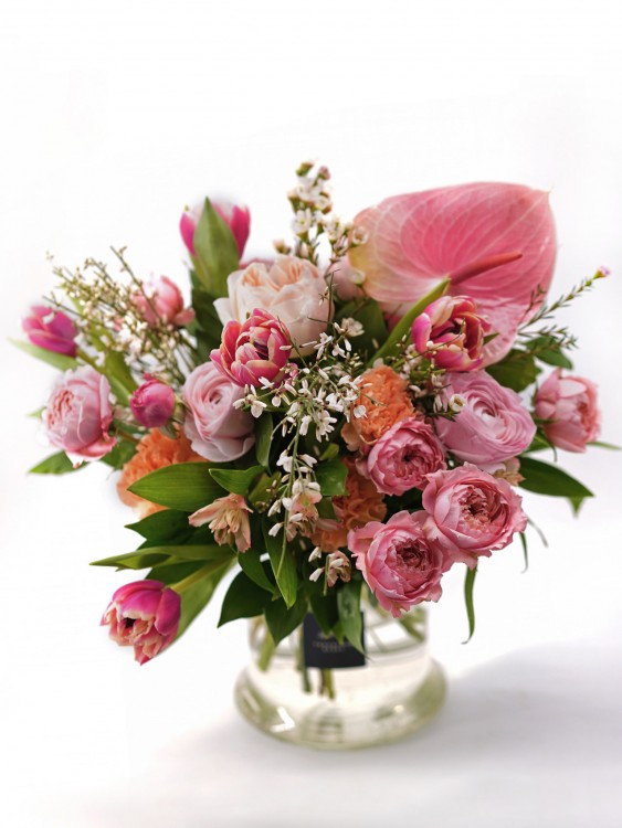 Букет «Румянец» с нежными пионовидными розами &mdash; Городской букет