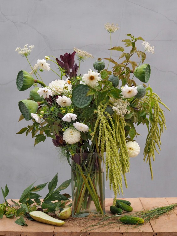 Интерьерная композиция в бело-фисташковой гамме &mdash; Городской букет