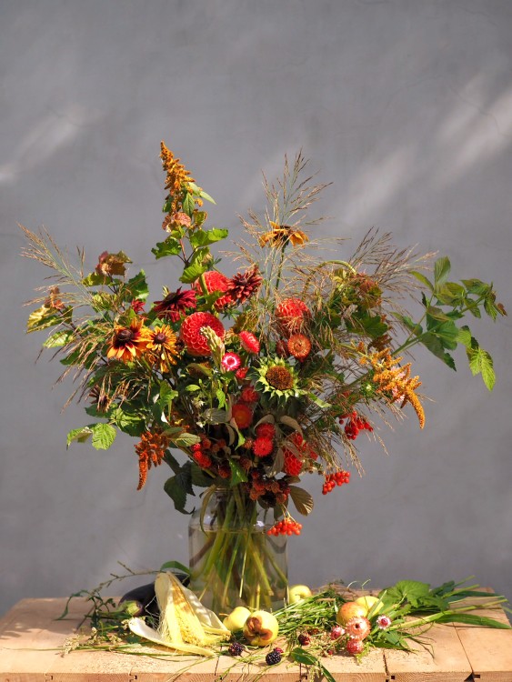 Осенняя композиция в вазе &mdash; Городской букет