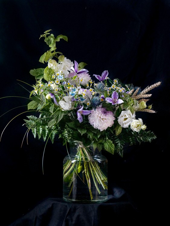 Букет «Хелин» в нежно-сиреневой гамме &mdash; Городской букет