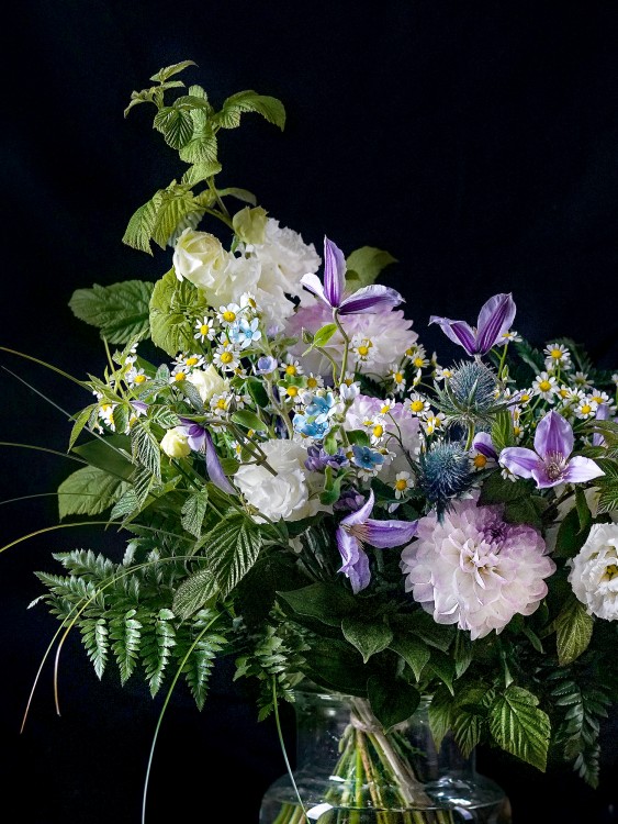 Букет «Хелин» в нежно-сиреневой гамме &mdash; Городской букет