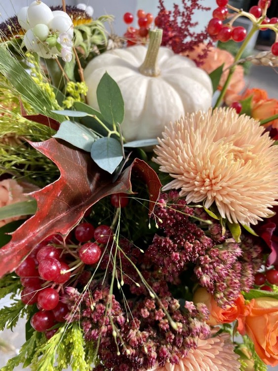 Осенний букет «Ханна» с белой тыквой &mdash; Городской букет