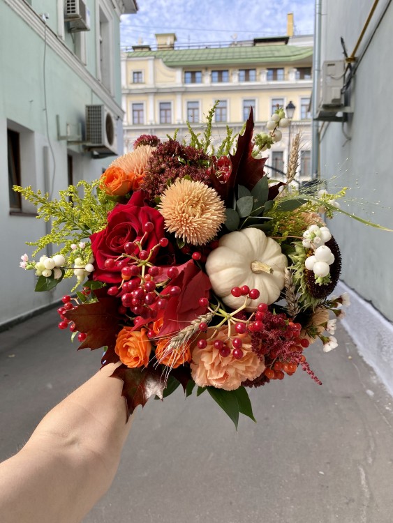 Осенний букет «Ханна» с белой тыквой &mdash; Городской букет